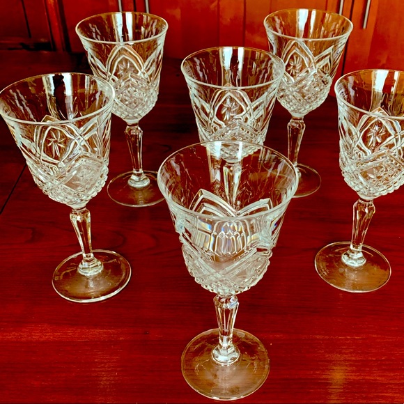 Set of 12 gorgeous cut-to-clear wine glasses red wine white wine water glasses - Picture 10 of 14